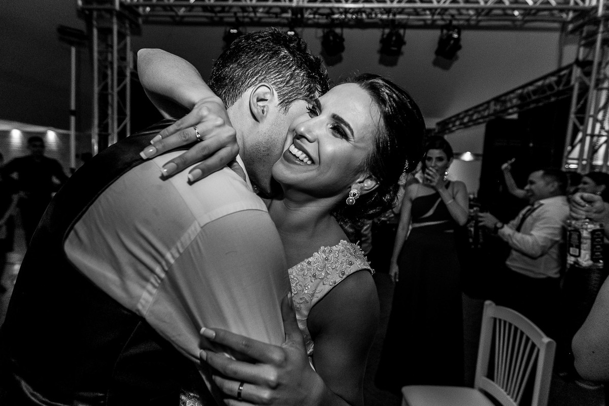 Festa de casamento da Letícia e do Marcus em Brasília. Foto feita pelo fotógrafo de casamento Gabriel Pelaquim.