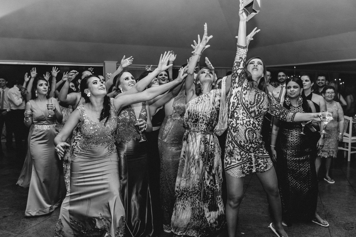 Festa de casamento da Letícia e do Marcus em Brasília. Foto feita pelo fotógrafo de casamento Gabriel Pelaquim.