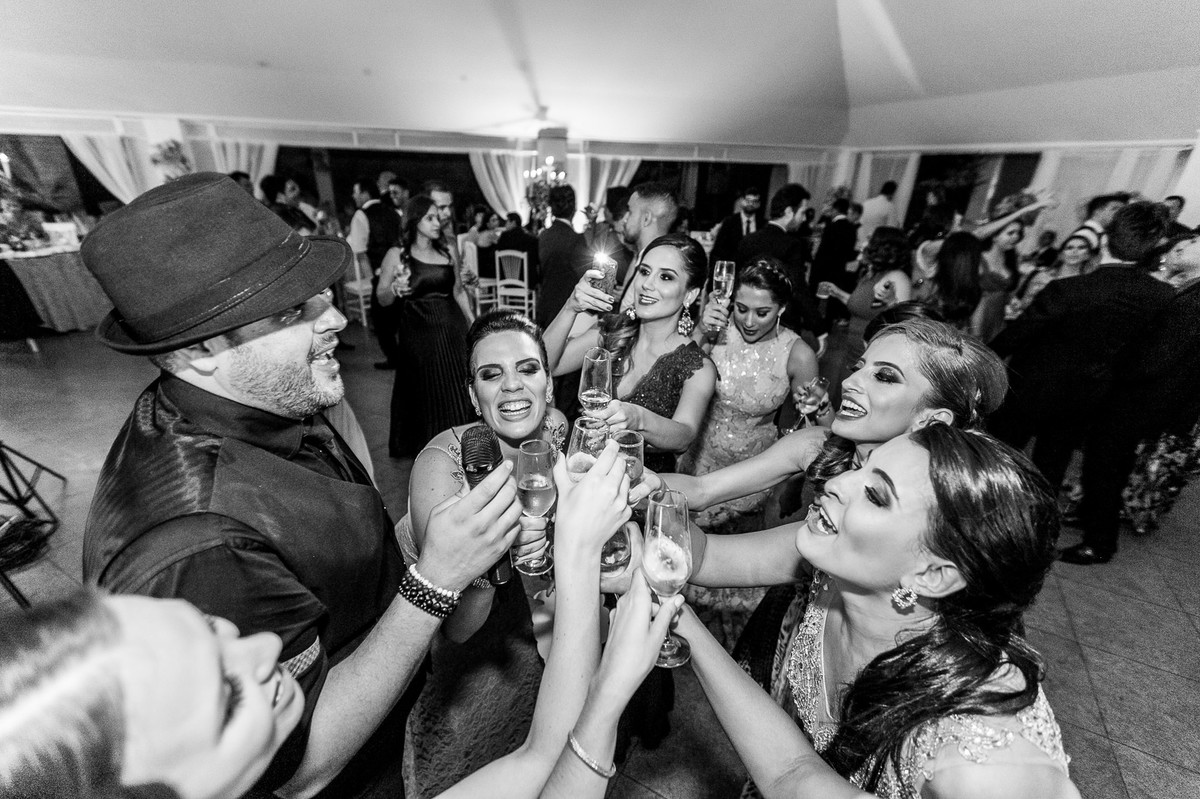Festa de casamento da Letícia e do Marcus em Brasília. Foto feita pelo fotógrafo de casamento Gabriel Pelaquim.