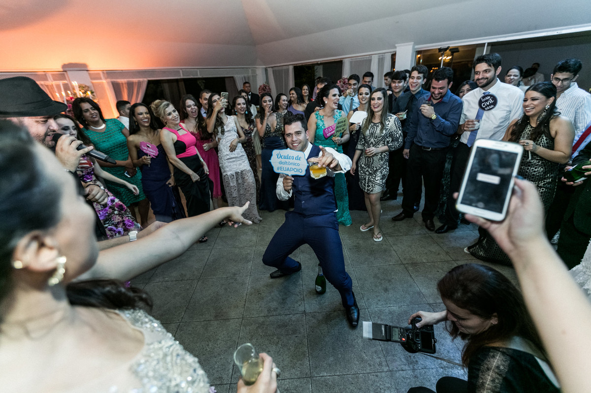 Festa de casamento da Letícia e do Marcus em Brasília. Foto feita pelo fotógrafo de casamento Gabriel Pelaquim.
