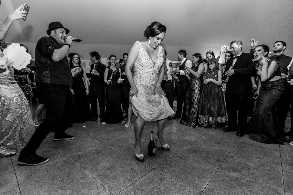Festa de casamento da Letícia e do Marcus em Brasília. Foto feita pelo fotógrafo de casamento Gabriel Pelaquim.