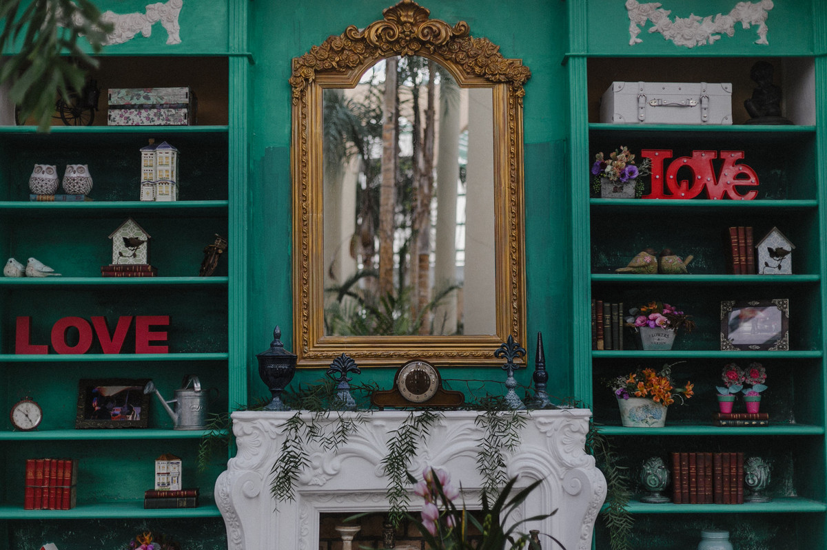 Decoração do salão de festa do Villa Giardini. Foto pelo fotógrafo de casamento Gabriel Pelaquim.