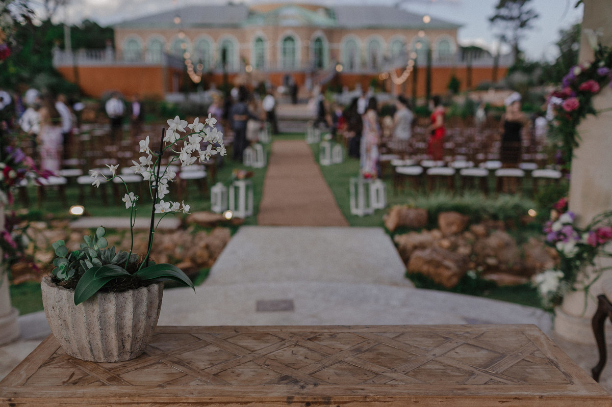 Vista do altar do Villa Giardini. Foto pelo fotógrafo de casamento Gabriel Pelaquim.