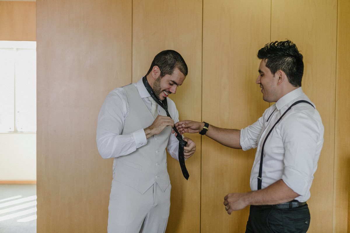 Making of do noivo no hotel Brasília Palace. Foto pelo fotógrafo de casamento Gabriel Pelaquim.