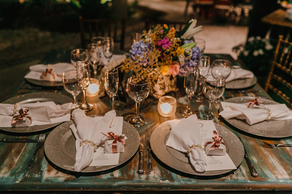 Decoração do salão de festa do Villa Giardini. Foto pelo fotógrafo de casamento Gabriel Pelaquim.