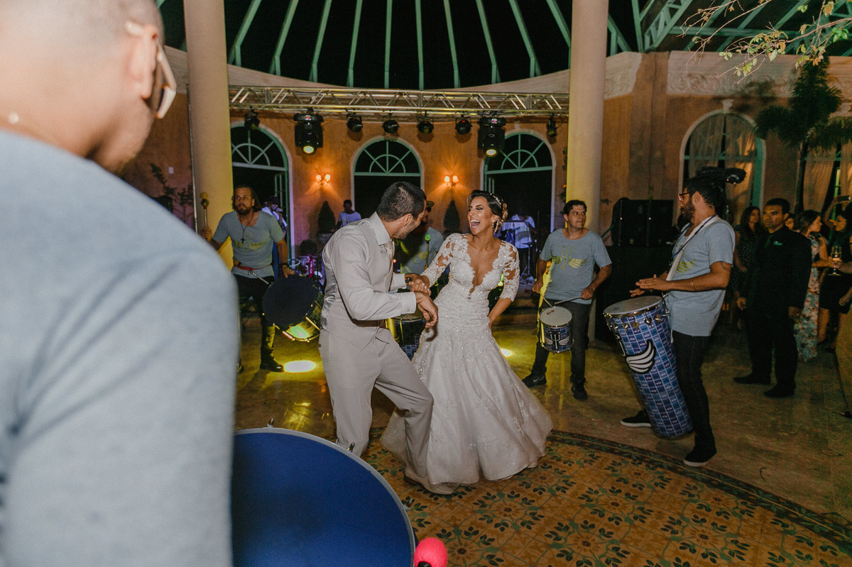 Festa de casamento do Vitor e da Vanessa no Villa Giardini. Foto pelo fotógrafo de casamento Gabriel Pelaquim.