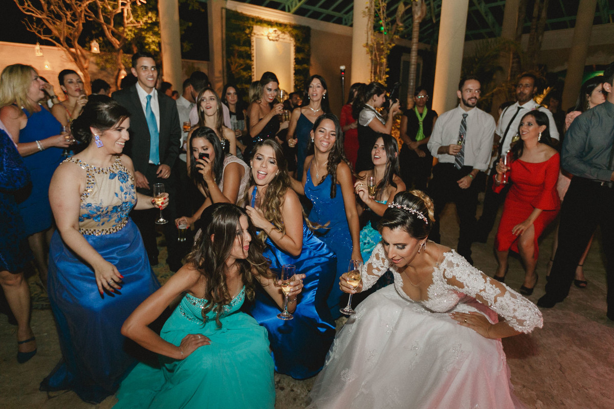 Festa de casamento do Vitor e da Vanessa no Villa Giardini. Foto pelo fotógrafo de casamento Gabriel Pelaquim.