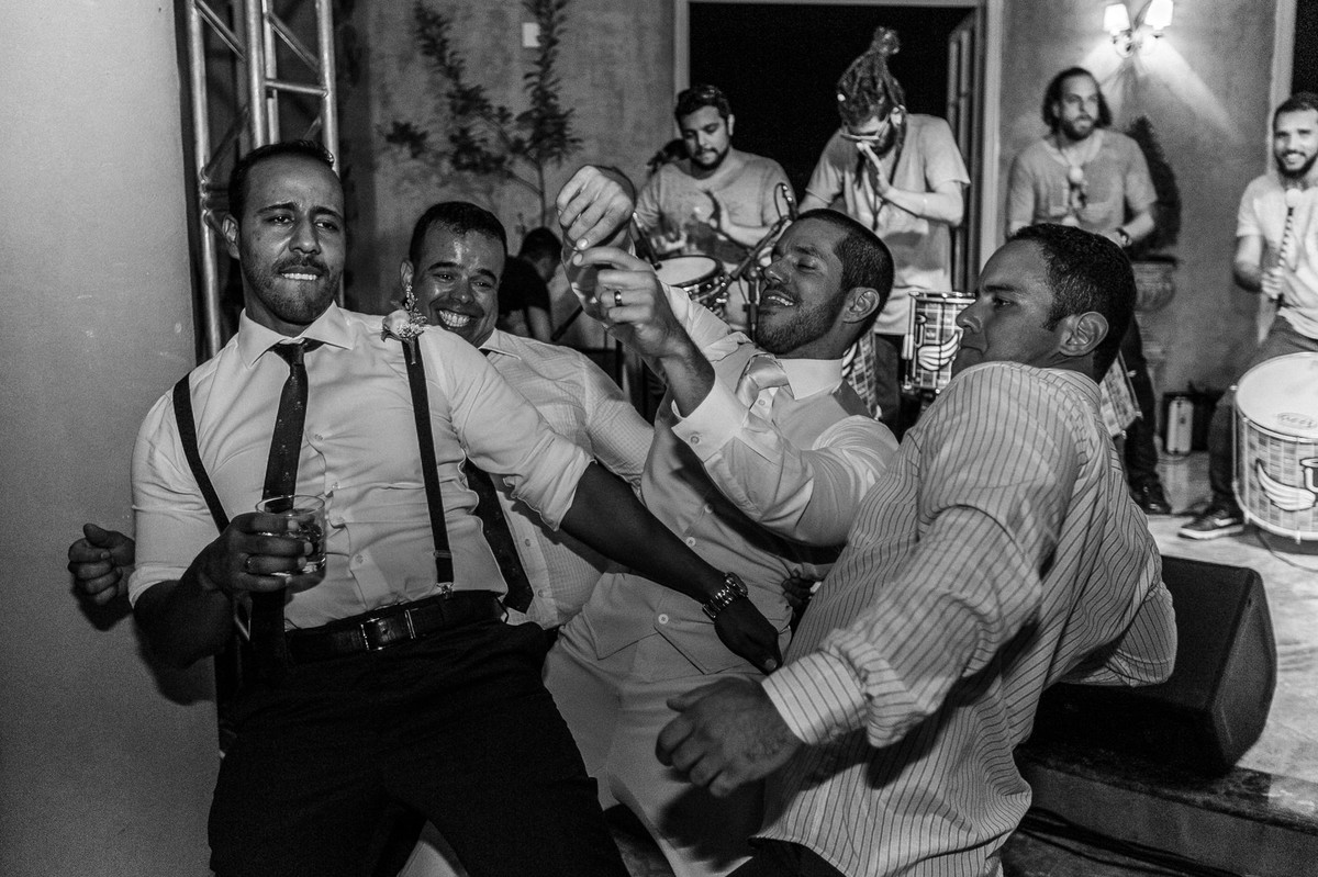 Festa de casamento do Vitor e da Vanessa no Villa Giardini. Foto pelo fotógrafo de casamento Gabriel Pelaquim.