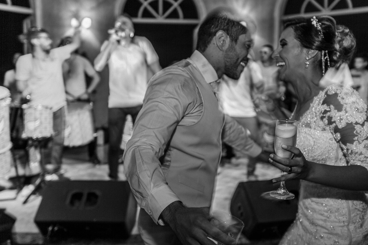 Festa de casamento do Vitor e da Vanessa no Villa Giardini. Foto pelo fotógrafo de casamento Gabriel Pelaquim.