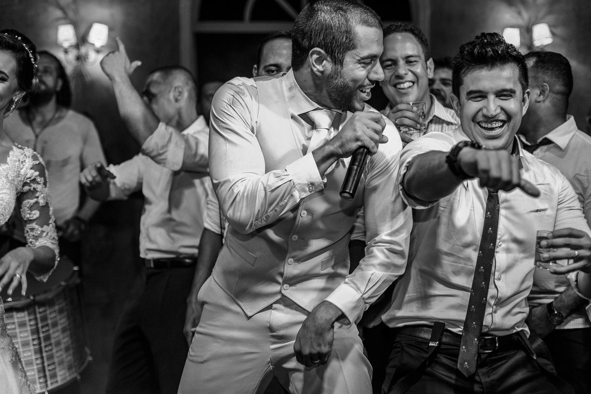 Festa de casamento do Vitor e da Vanessa no Villa Giardini. Foto pelo fotógrafo de casamento Gabriel Pelaquim.