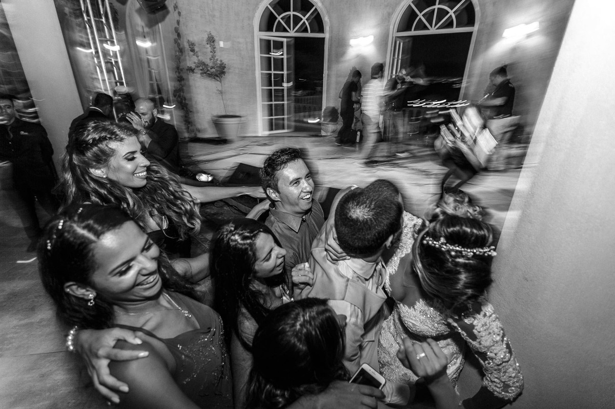 Festa de casamento do Vitor e da Vanessa no Villa Giardini. Foto pelo fotógrafo de casamento Gabriel Pelaquim.