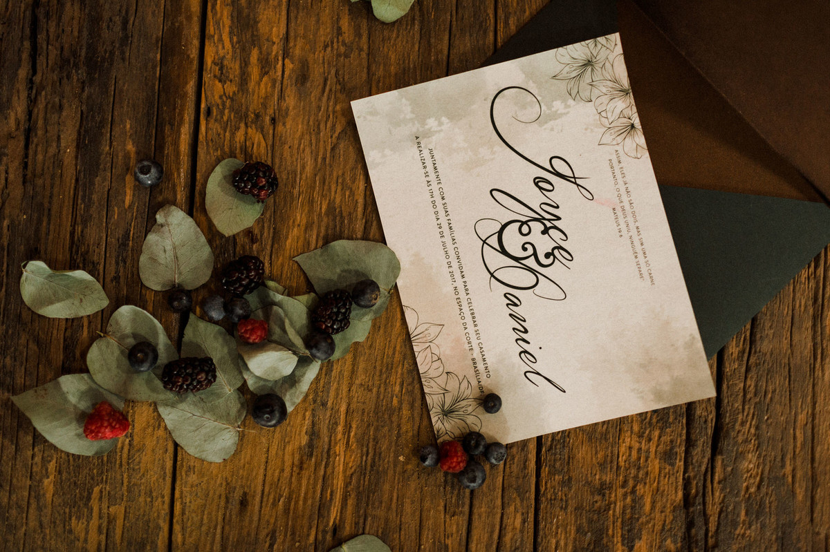 Detalhes do convite do editorial. Foto feita pelo fotógrafo de casamento Gabriel Pelaquim.