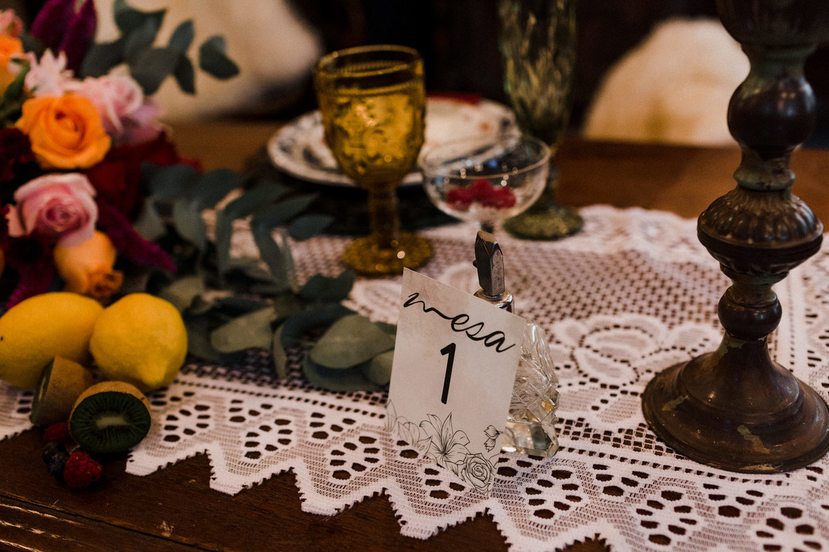 Decoração da mesa. Foto feita pelo fotógrafo de casamento Gabriel Pelaquim.