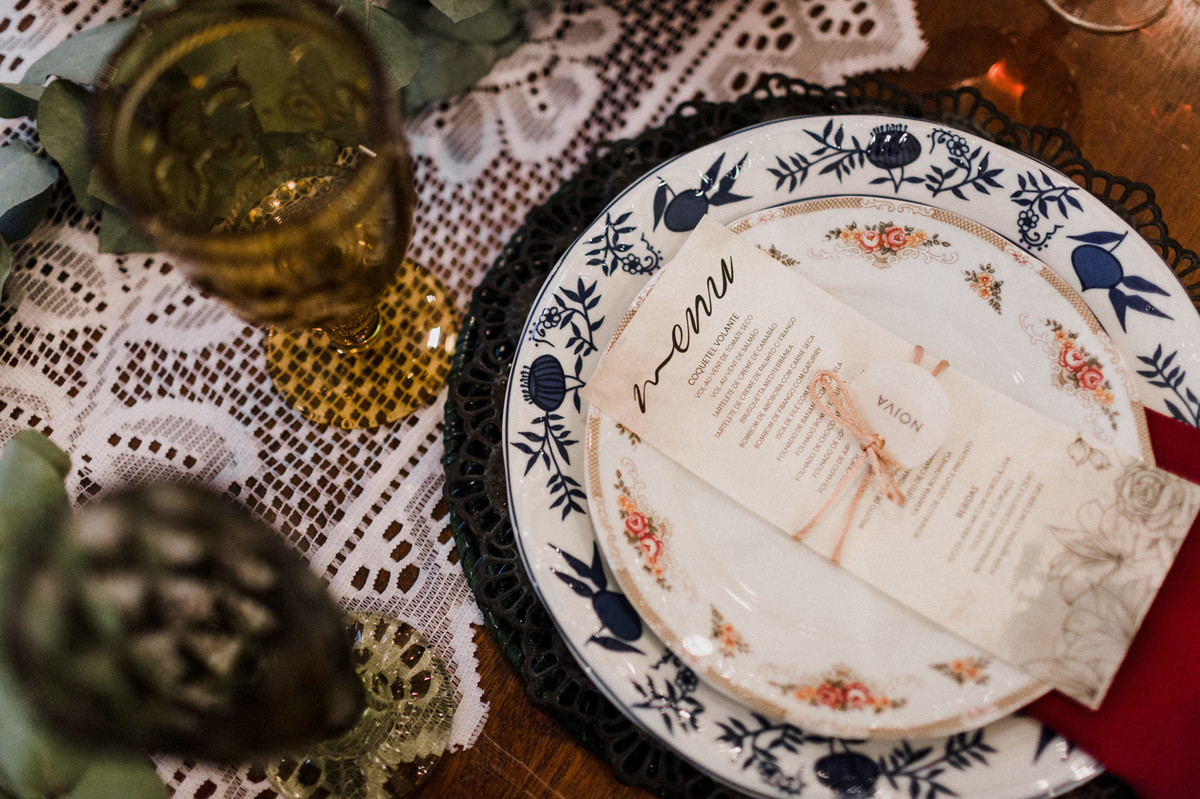 Decoração da mesa. Foto feita pelo fotógrafo de casamento Gabriel Pelaquim.