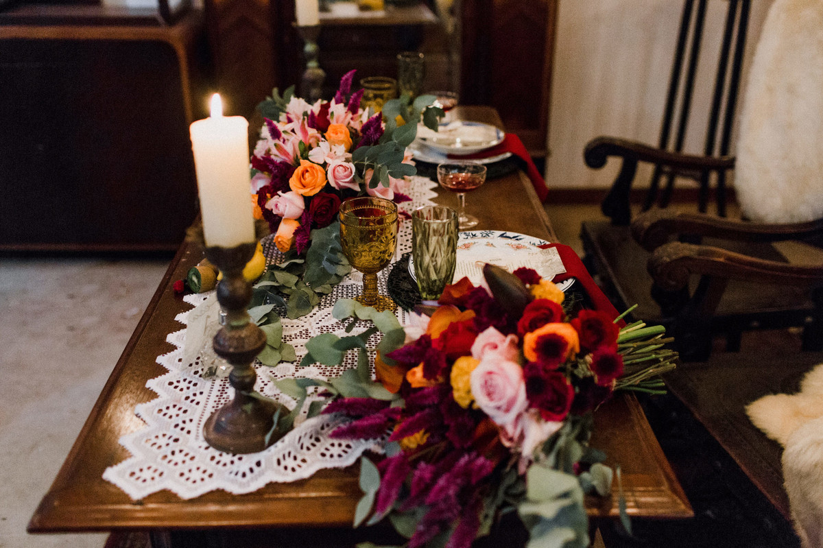 Decoração da mesa. Foto feita pelo fotógrafo de casamento Gabriel Pelaquim.