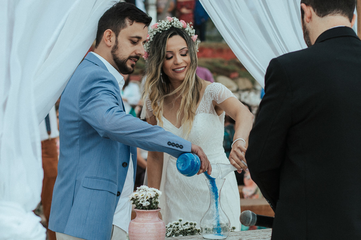 NOIVOS NA CERIMONIA DO CASAMENTO EM UBATUBA SP CARLA E RAFAEL