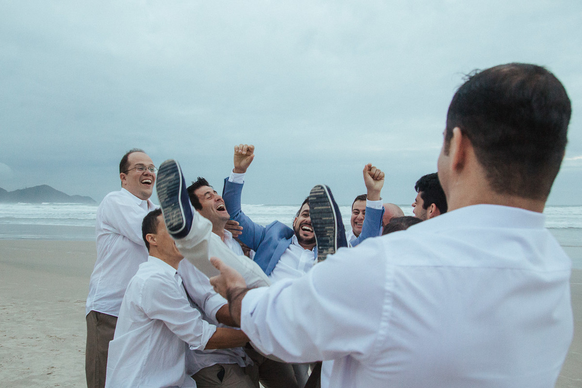 NOIVO NA FOTOGRAFIA DE CASAMENTO CARLA E RAFAEL UBATUBA SP