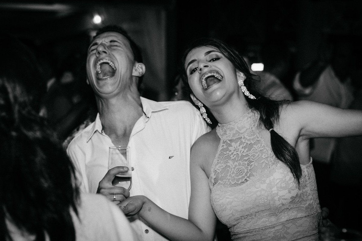 CONVIDADOS SE DIVERTINDO CASAMENTO CARLA E RAFAEL