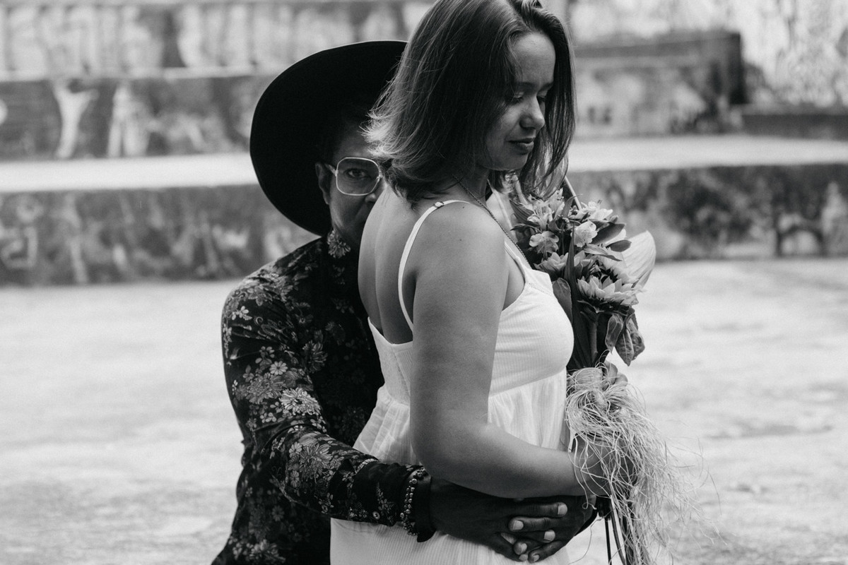 FOTOGRAFIA DE CASAMENTO PRETA E BRANCA DO ENSAIO
