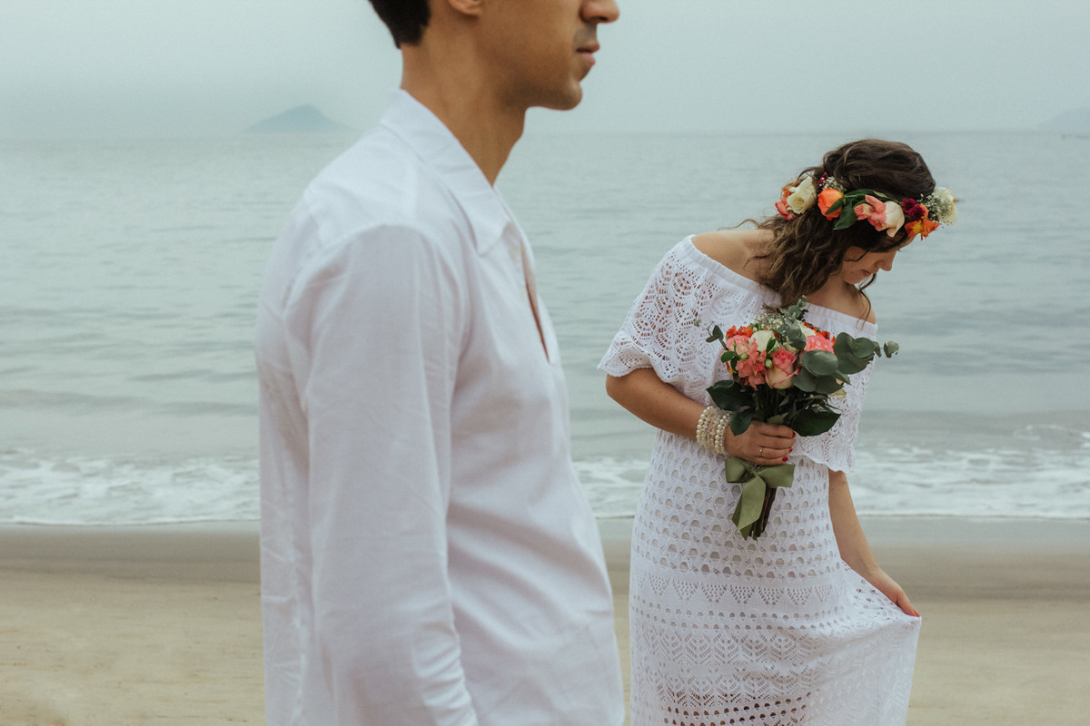ENSAIO NA PRAIA DE MARESIAS SP FEITRA PELO ESTUDIO DELFI FOTOGRAFIA DE CASAMENTO DOS NOIVOS JESSICA E JAISSON