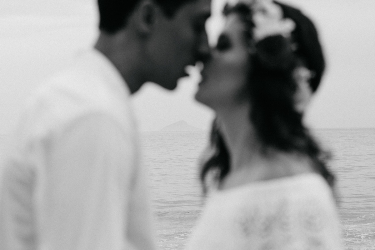 NOIVOS NO ENSAIO PRE CASAMENTO FEITA PELO ESTUDIO DELFI FOTOGRAFIA DE CASAMENTO NA PRAIA JESSIKA E JAISSON