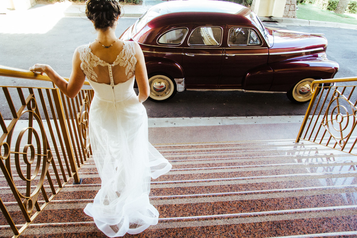 LUCI E FELIPE LELLIT ROYAL PALM PLAZA POBRE JUAN ESTUDIO DELFI FOTOGRAFIA DE CASAMENTO CAMPINAS SP INDAIATUBA SP DELFI FOTOGRAFO DE CASAMENTO NOIVA INDO PARA O CARRO LINDA