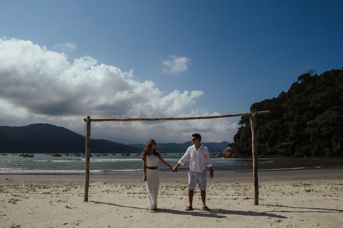 ESTUDIO DELFI FOTOGRAFIA DE CASAMENTO INDAIATUBA FOTOGRAFIA DE CASAMENTO CAMPINAS SP FOTOGRAFIA DE CASAMENTO SAO PAULO SP FOTOGRAFIA DE FOTOGRAFO CAMPINAS CARLA E GUILHERME NOIVOS DE MAOS DADAS