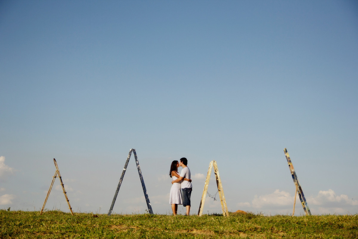 EVELYN E RICK FEZ O PRE CASAMENTO COM ESCADA FOI UMA PROPOSTA MUITO LEGAL PARA A FOTOGRAFIA DE CASAMENTO DELES ELES AMARAM O TRABALHO REALIZADO PELO O ESTUDIO DELFI FEITO EM INDAIATUBA SP 4