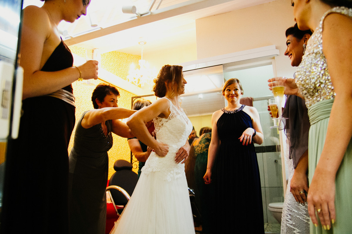HELVETIA EM INDAIATUBA SP AO LADO DE CAMPINAS SP FOI O CENARIO PARA O CASAMENTO DA VIRGINIE E FABIO AS FOTOGRAFIAS DO CASAMENTO FICARAM LINDAS FEITAS PELO FOTOGRAFO DE CASAMENTO DELFI 7