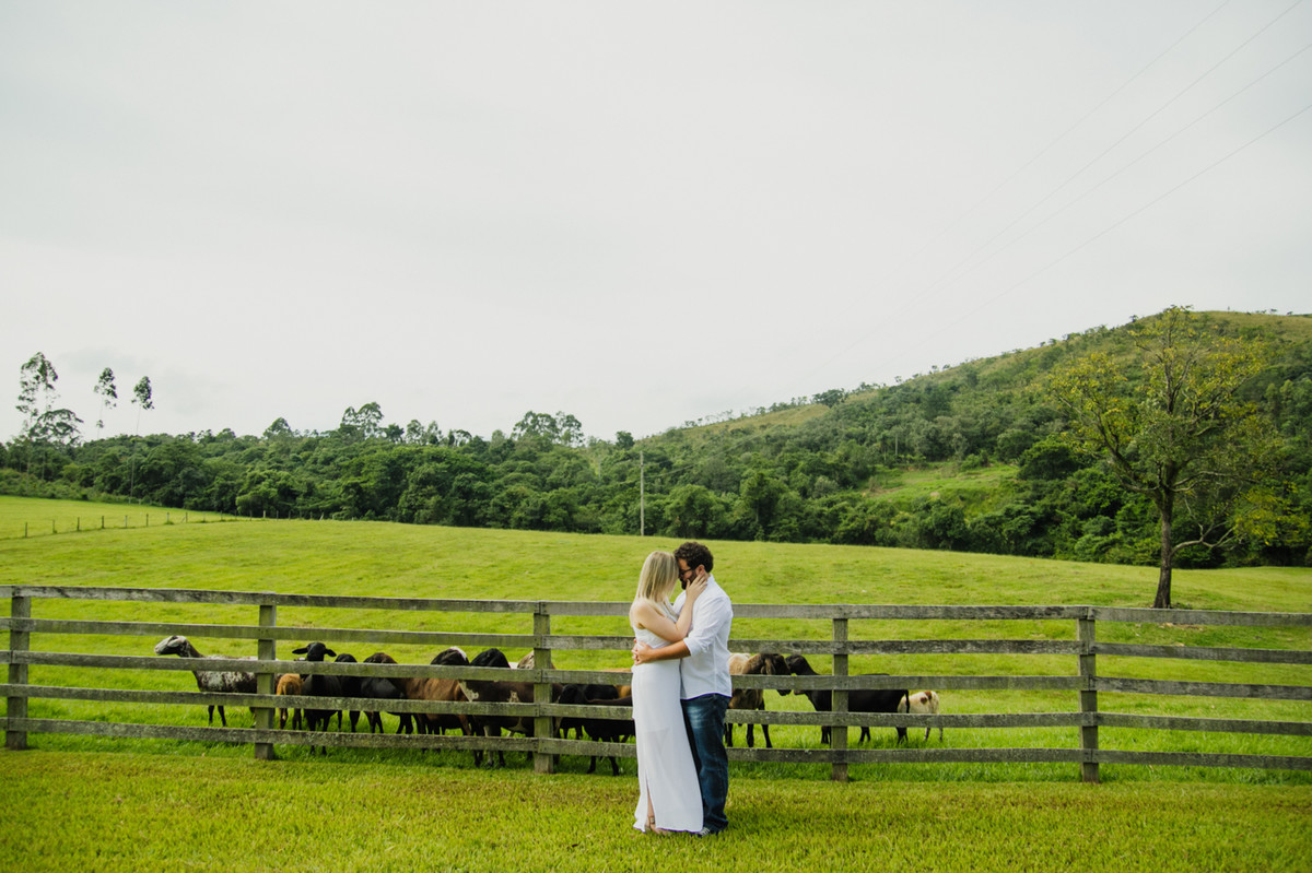 PRE CASAMENTO ELLEN E SAMUEL ENSAIO LINDO FAZENDO QUE A FOTOGRAFIA DE CASAMENTO DELES SEJA ANTES SEJA O GRANDE DIA DO CASAMENTO SE ETERNISASSE PARA SEMPRE COM O ESTUDIO DELFI 1