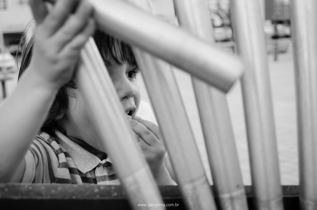 criança brincando no parque