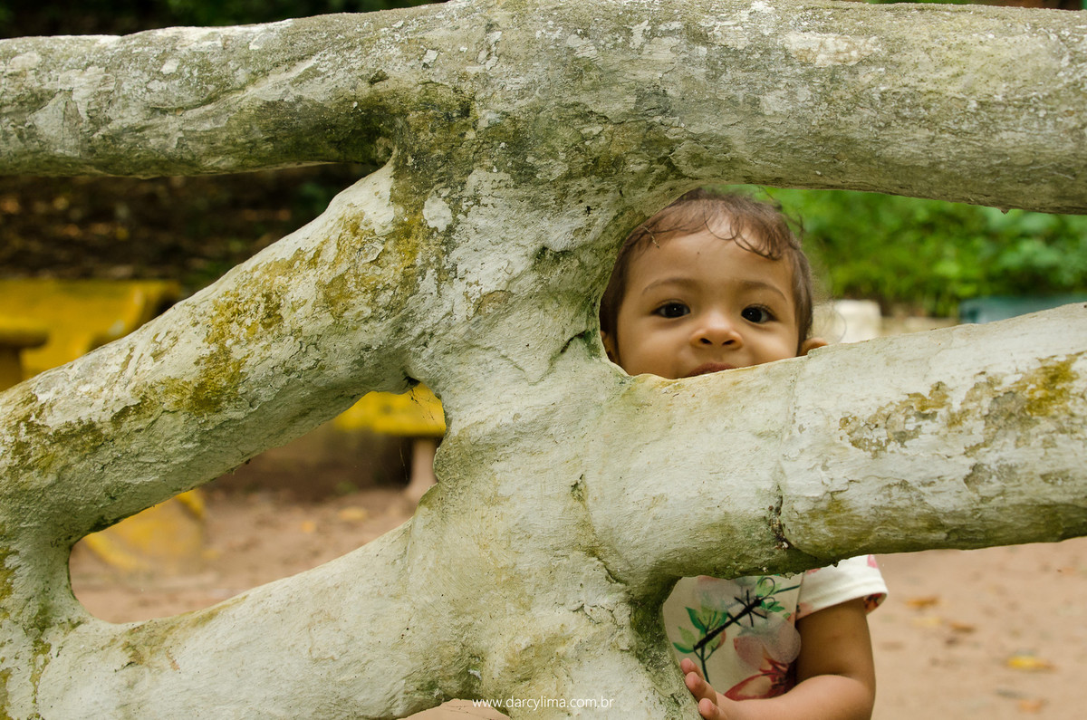 retrato de menina no parque na bica