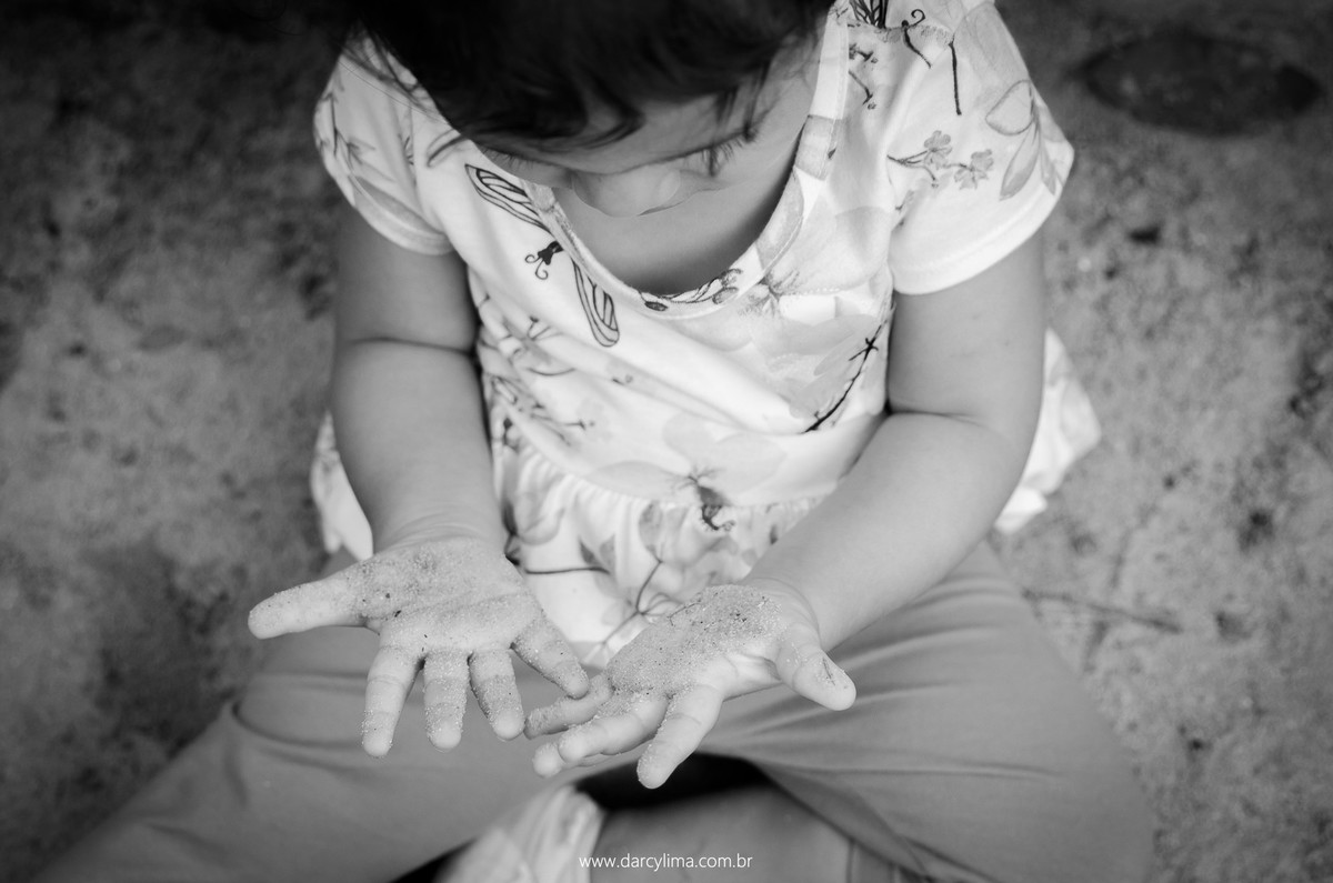 retrato de menina no parque na bica