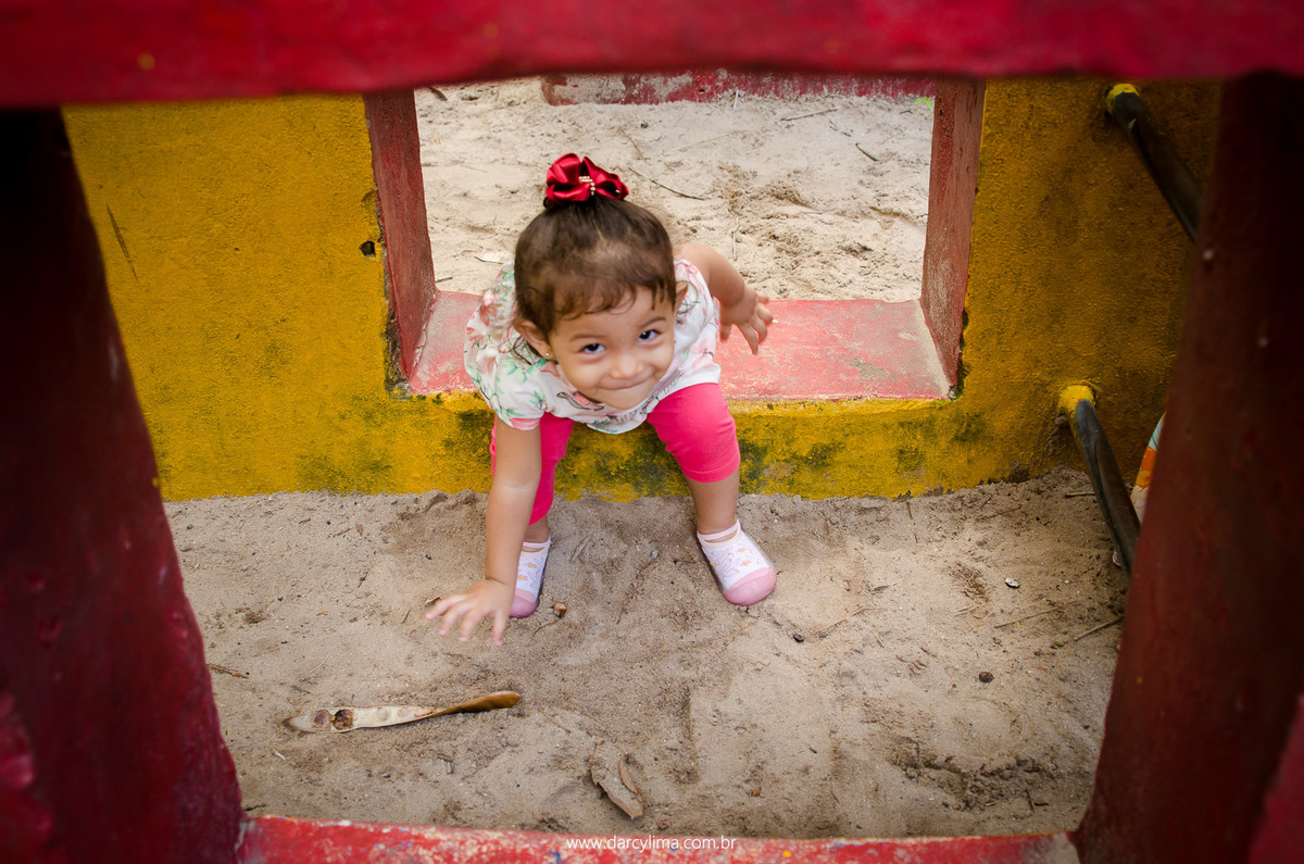 retrato de menina no parque na bica
