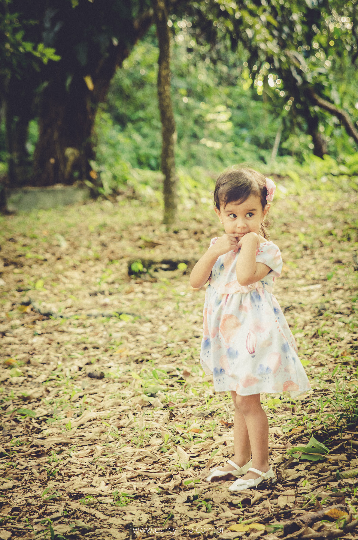 retrato de menina no jardim botânico de joão pessoa