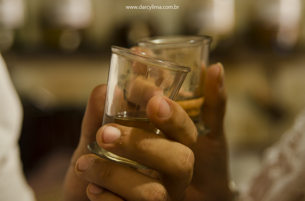 noivos tomando cachaça