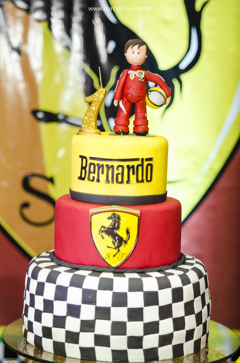 Bolo de aniversario com tema Formula 01