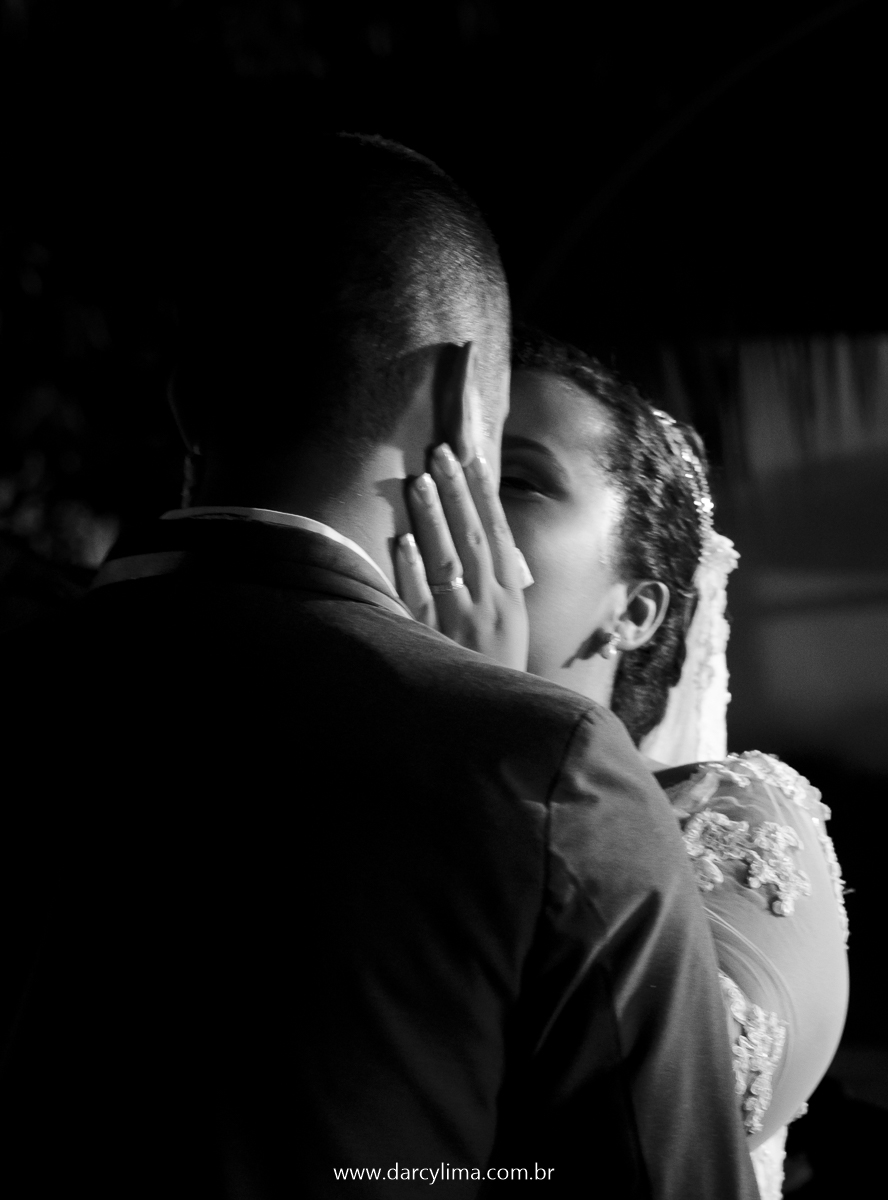 noivos se beijando