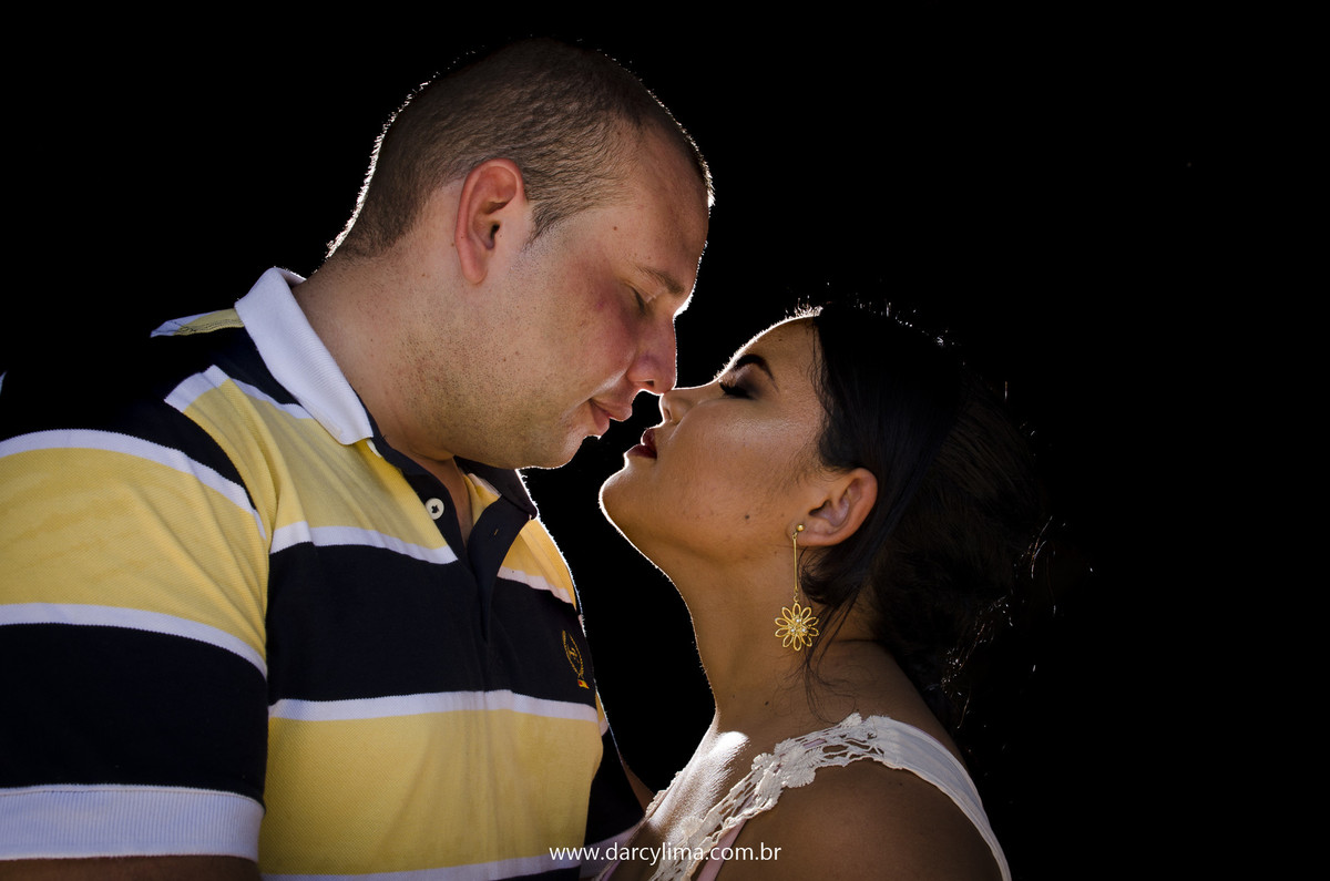 retrato do casal com uma luz de recorte