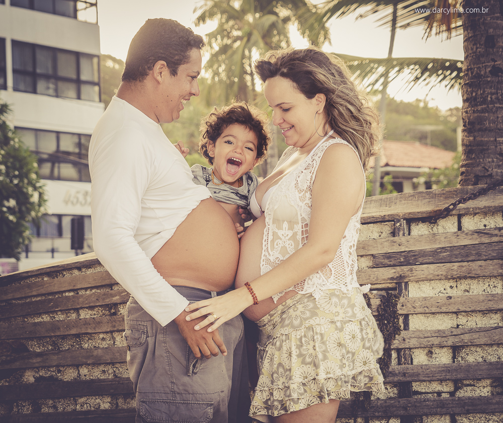 foto tradicional da famila com o pai, mae e filho