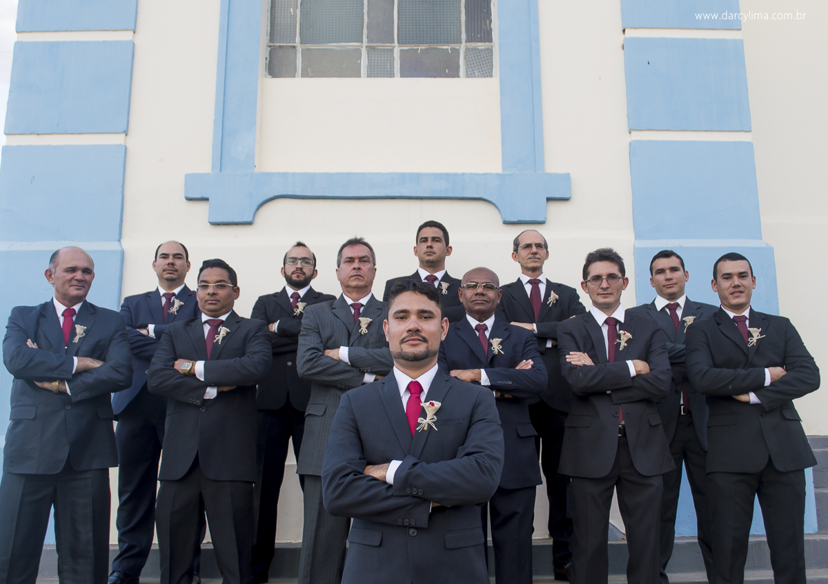 retrato do noivo de dos seus padrinhos
