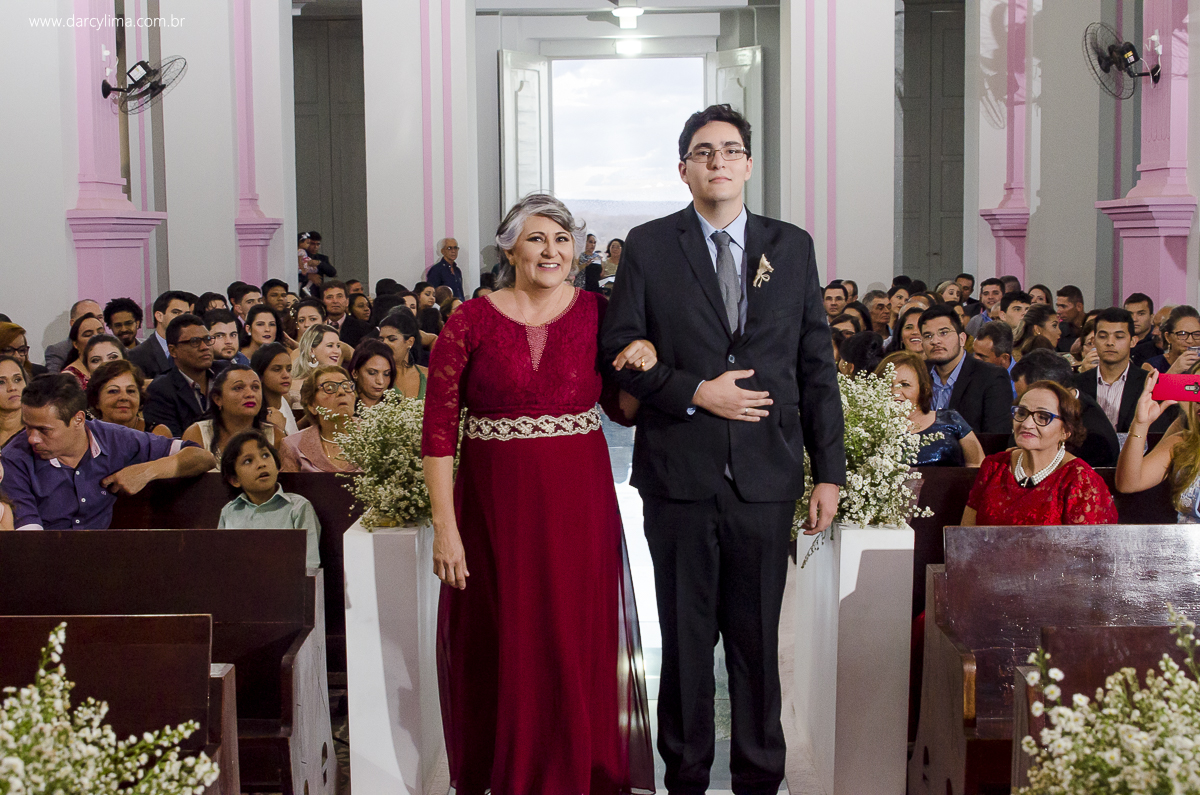 entrada da mae e irmao da noiva