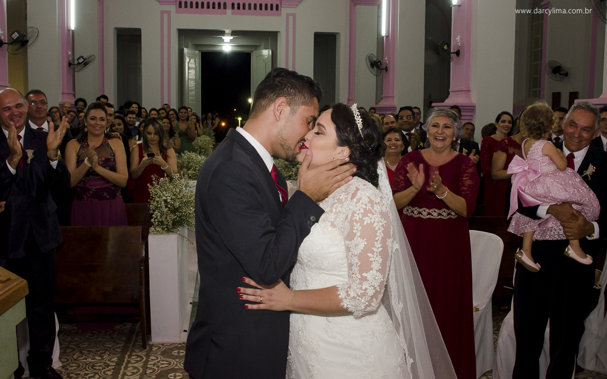 beijo dos recem casados