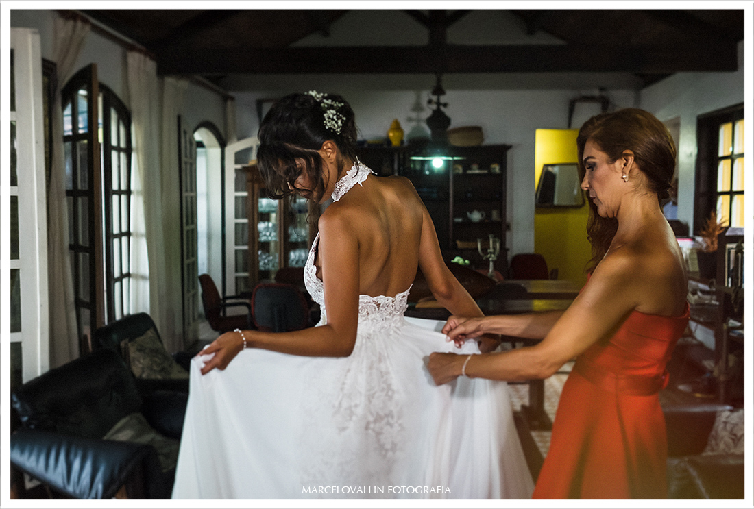 Foto da noiva com o vestido