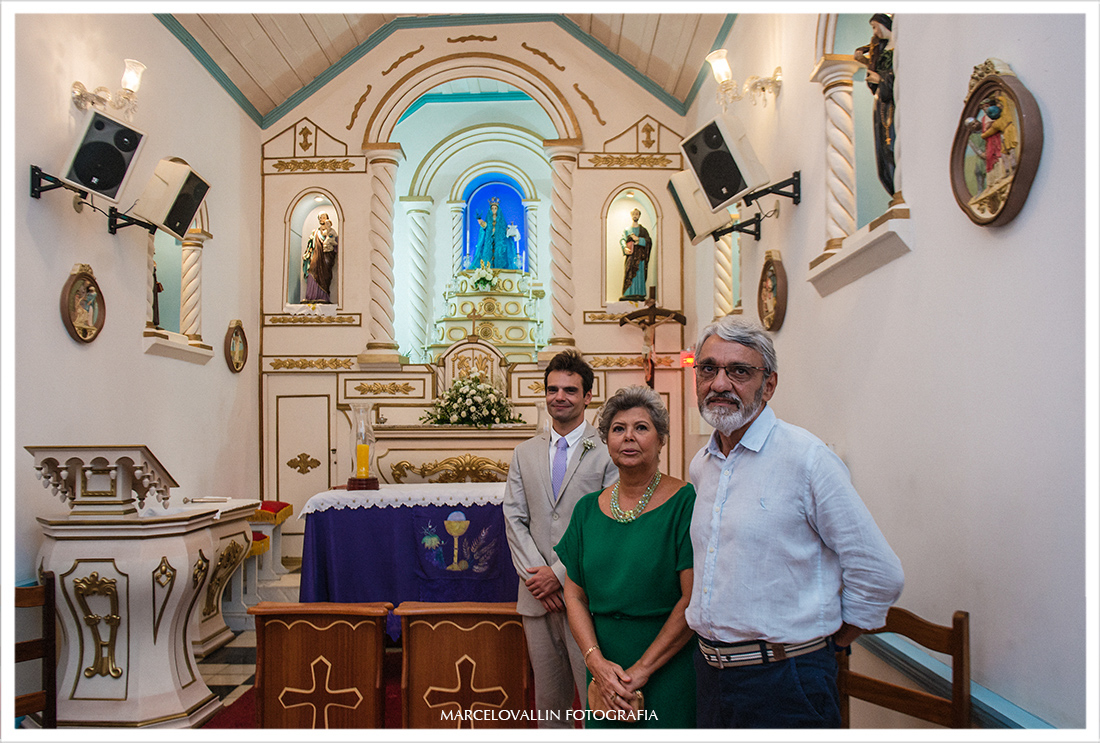 Noivo Aguardando a noiva no altar