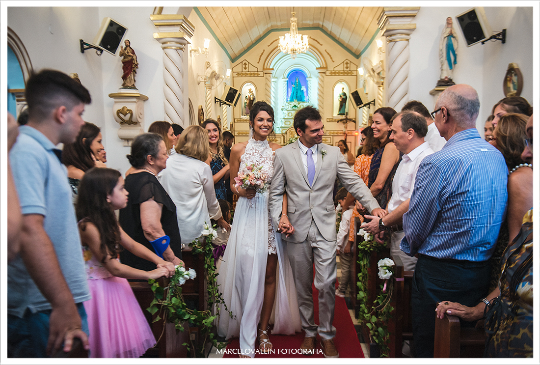 Foto da saída dos noivos da Igreja