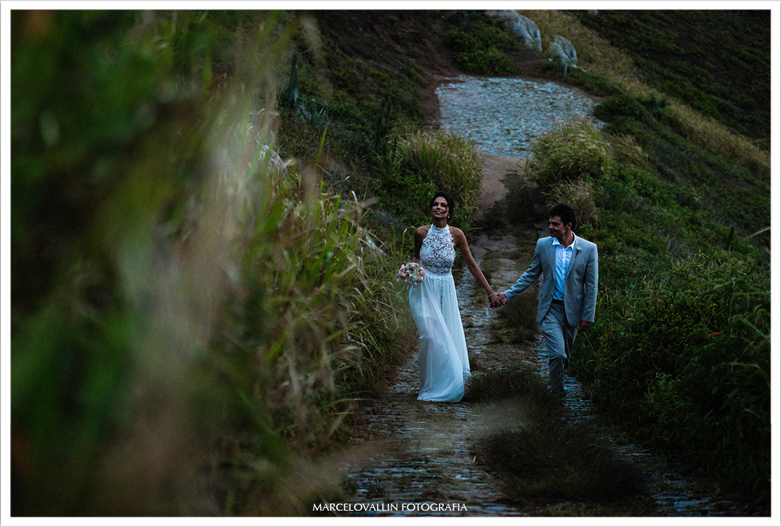 Noivos Andando em Ensaio fotográfico