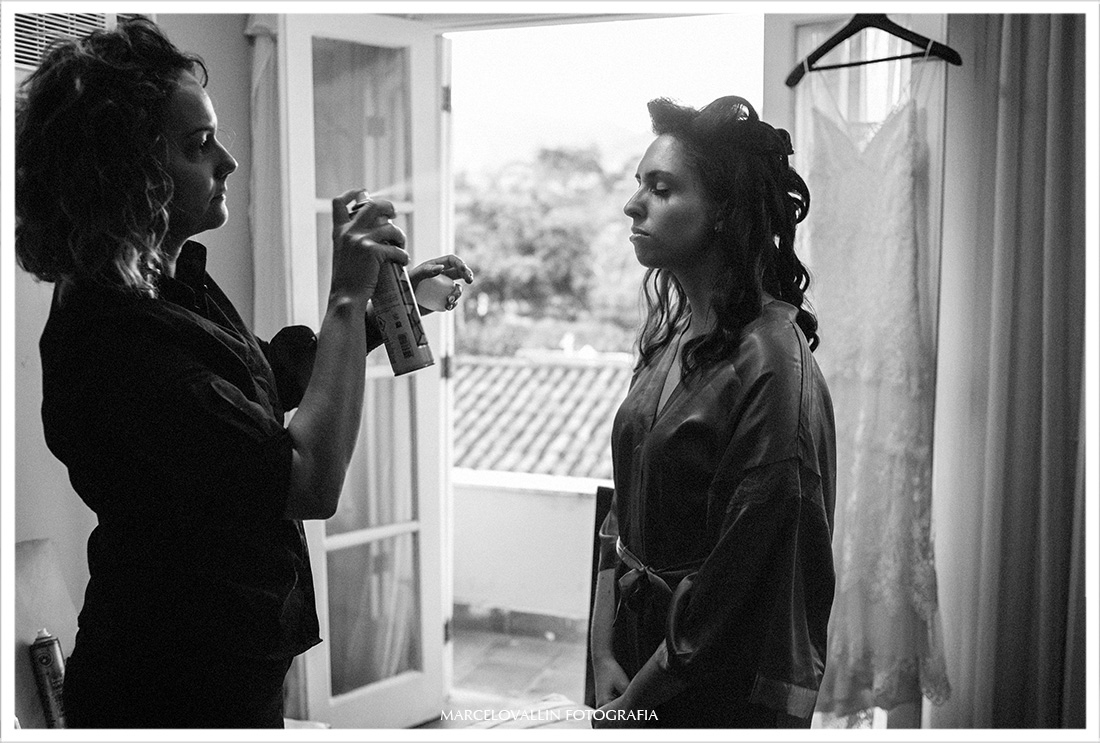 Fotografia de noiva nos preparativos para o casamento