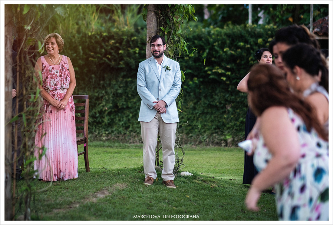 Foto do Noivo aguardando noiva no gazebo