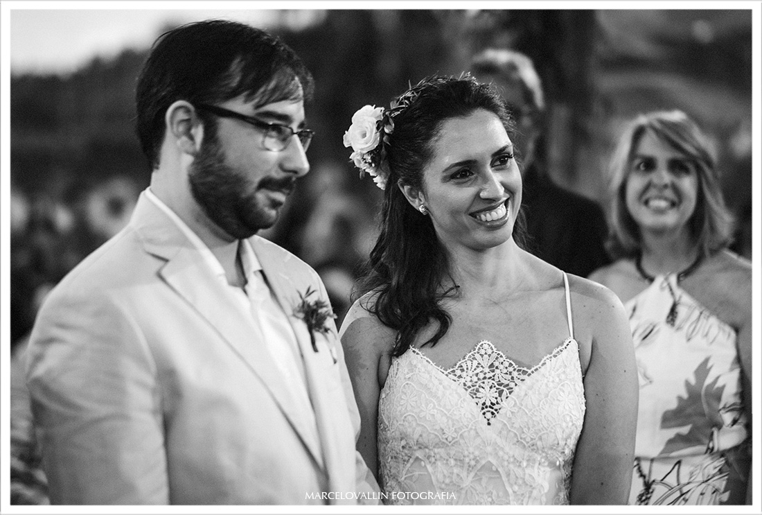 Foto dos noivos na cerimonia de casamento RJ